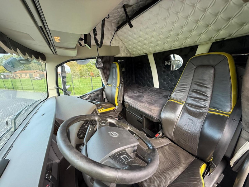 Тягач Volvo FH16.650 VOLLUCHT, HYDRAULIEK, SHOW INTERIEUR, DYNAMIC STEERING.: фото 18 Тягач Volvo FH16.650 VOLLUCHT, HYDRAULIEK, SHOW INTERIEUR, DYNAMIC STEERING.: фото 18