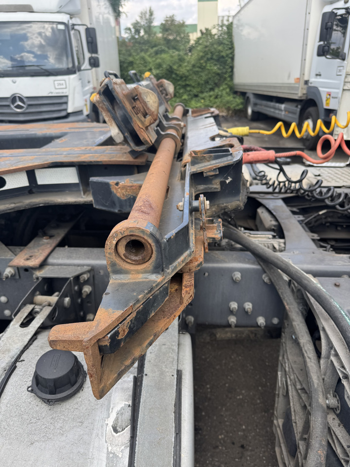 Полуприцеп-контейнеровоз/ Сменный кузов для транспортировки контейнеров Krone: фото 13