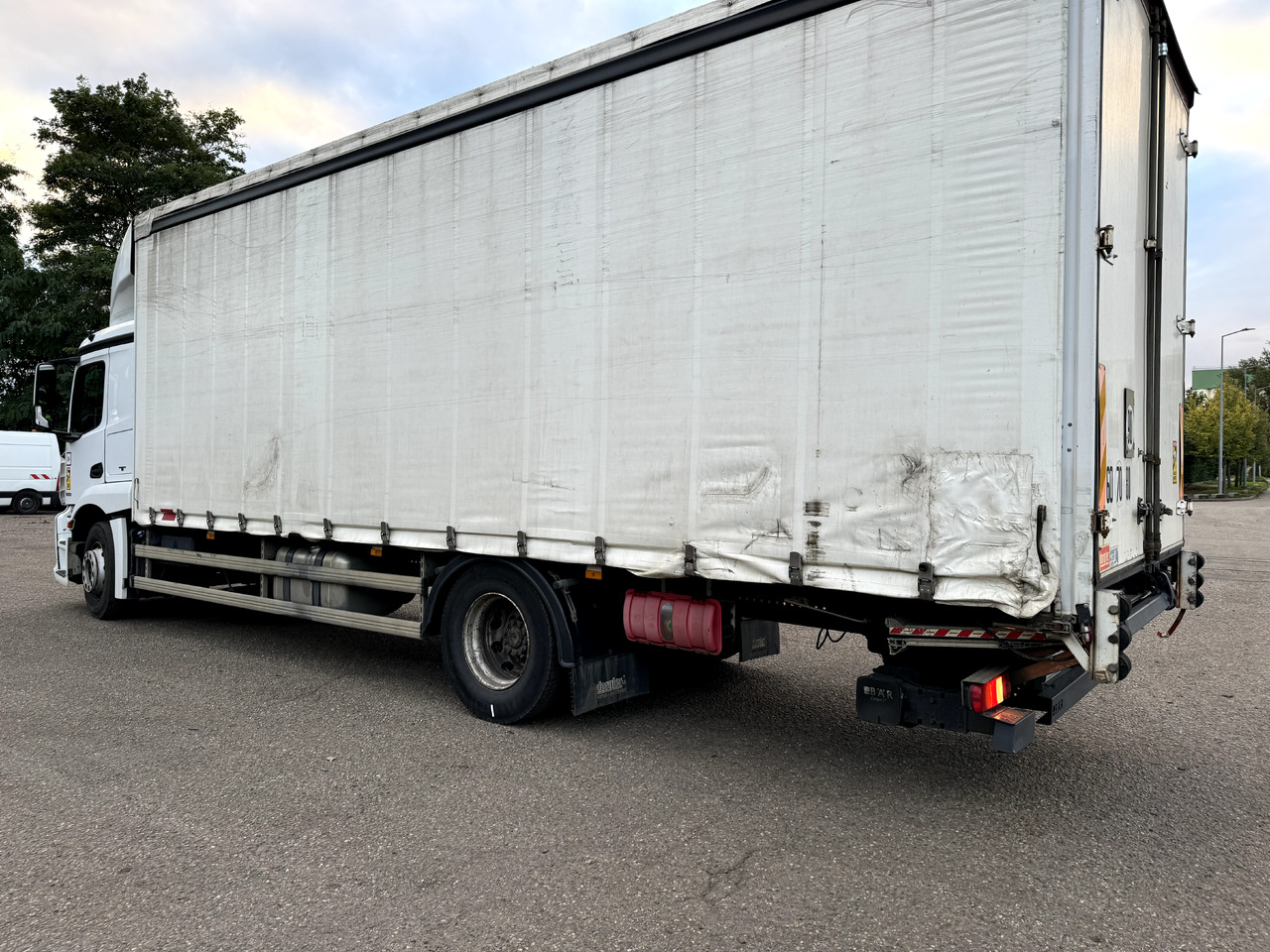MERCEDES-BENZ ACTROS 1833 - Тентованный грузовик: фото 4 MERCEDES-BENZ ACTROS 1833 - Тентованный грузовик: фото 4