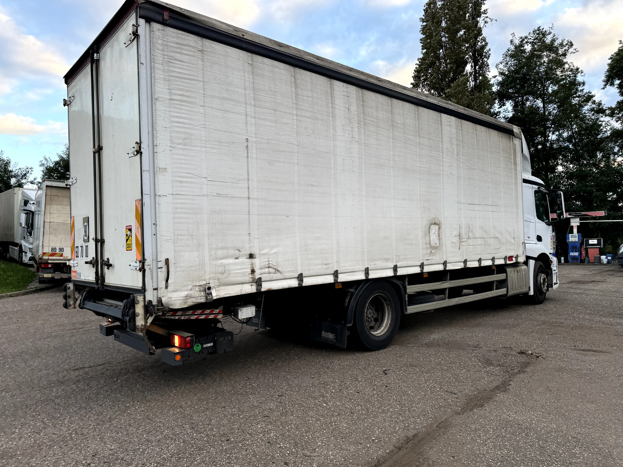 MERCEDES-BENZ ACTROS 1833 - Тентованный грузовик: фото 3 MERCEDES-BENZ ACTROS 1833 - Тентованный грузовик: фото 3