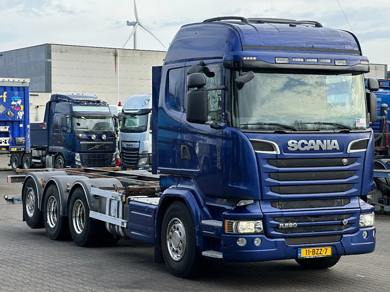 Scania R520 V8 8x4*4 Bdf / Retarder / 2 Tank / Full Air / Euro 6 - Грузовик-контейнеровоз/ Сменный кузов: фото 2 Scania R520 V8 8x4*4 Bdf / Retarder / 2 Tank / Full Air / Euro 6 - Грузовик-контейнеровоз/ Сменный кузов: фото 2