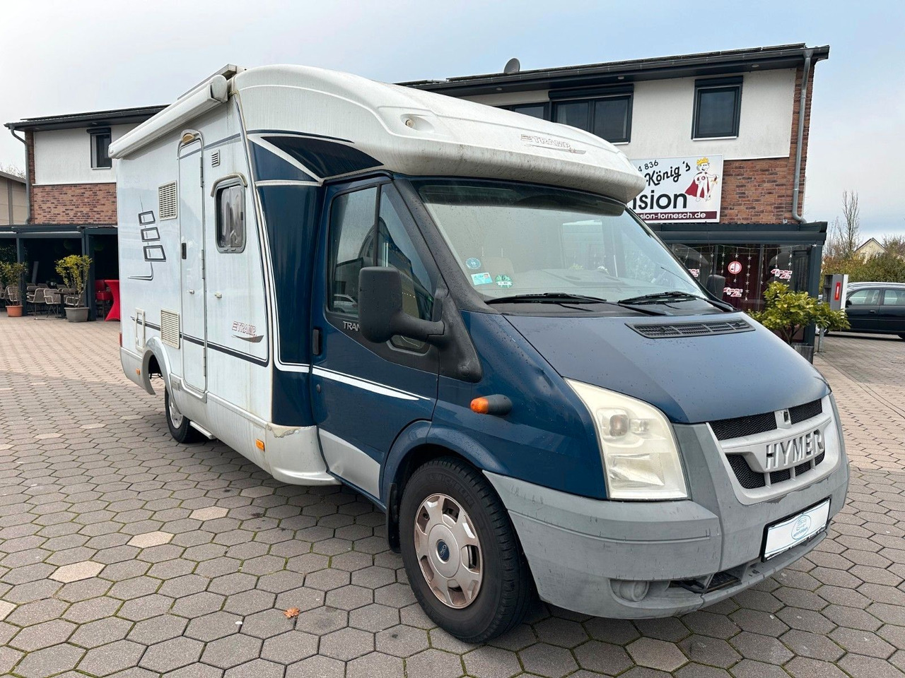 HYMER / ERIBA / HYMERCAR TRAMP T 572 CL/Festbett/Klima/Markise HYMER / ERIBA / HYMERCAR TRAMP T 572 CL/Festbett/Klima/Markise - Полуинтегрированный автодом: фото 1 HYMER / ERIBA / HYMERCAR TRAMP T 572 CL/Festbett/Klima/Markise HYMER / ERIBA / HYMERCAR TRAMP T 572 CL/Festbett/Klima/Markise - Полуинтегрированный автодом: фото 1