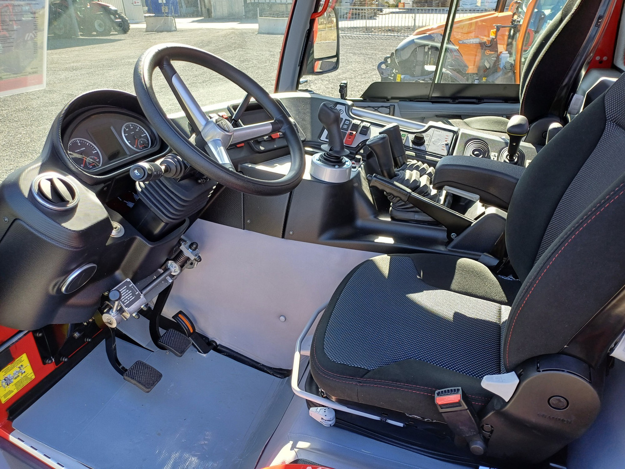 Фото интерьера 1: Грузовик Lindner Unitrac 95 L P5 (22895)