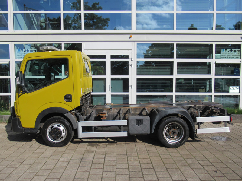 Renault Maxity 2.5DCi 107KW Chassis Twist Lock AIRCO - Фургон: фото 2 Renault Maxity 2.5DCi 107KW Chassis Twist Lock AIRCO - Фургон: фото 2