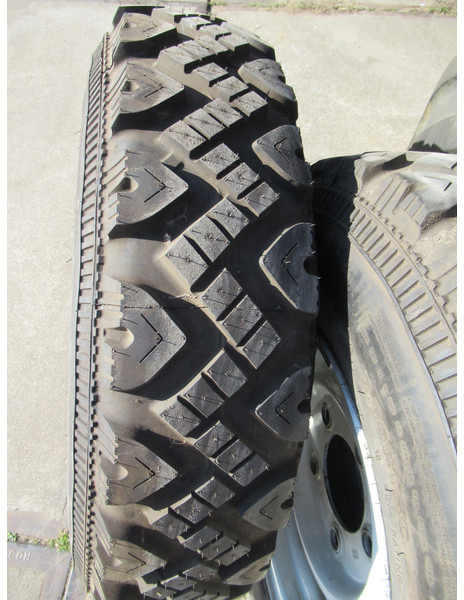 Land Rover Defender 7.50R16 2 x Velg ( staal ) + Band - Колесо для Легковых автомобилей: фото 2 Land Rover Defender 7.50R16 2 x Velg ( staal ) + Band - Колесо для Легковых автомобилей: фото 2