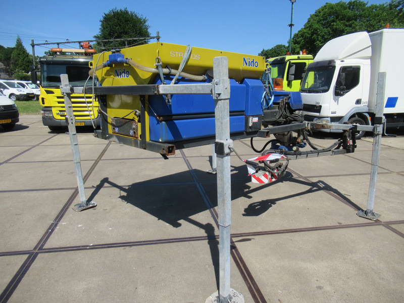 NIDO Stratos B08L-24 PCLN-350 Roto-power 0,8m3 + 350L Salzstreuer Saltspreader - Разбрасыватель песка/ Соли: фото 2 NIDO Stratos B08L-24 PCLN-350 Roto-power 0,8m3 + 350L Salzstreuer Saltspreader - Разбрасыватель песка/ Соли: фото 2