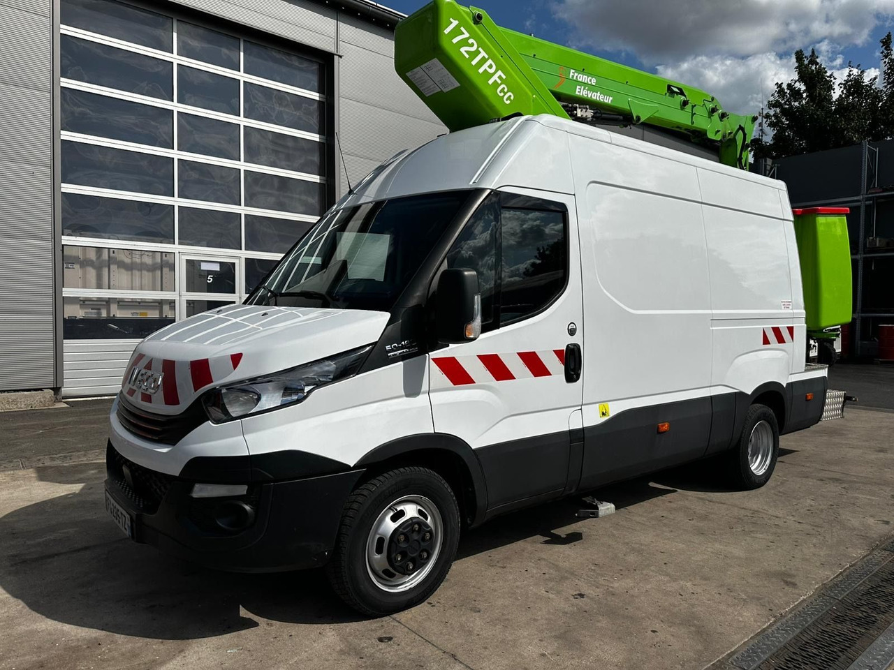 Iveco Daily 50C18 Hi-Matic/17m/Euro6/2-Punkt - Грузовик с подъемником: фото 1 Iveco Daily 50C18 Hi-Matic/17m/Euro6/2-Punkt - Грузовик с подъемником: фото 1
