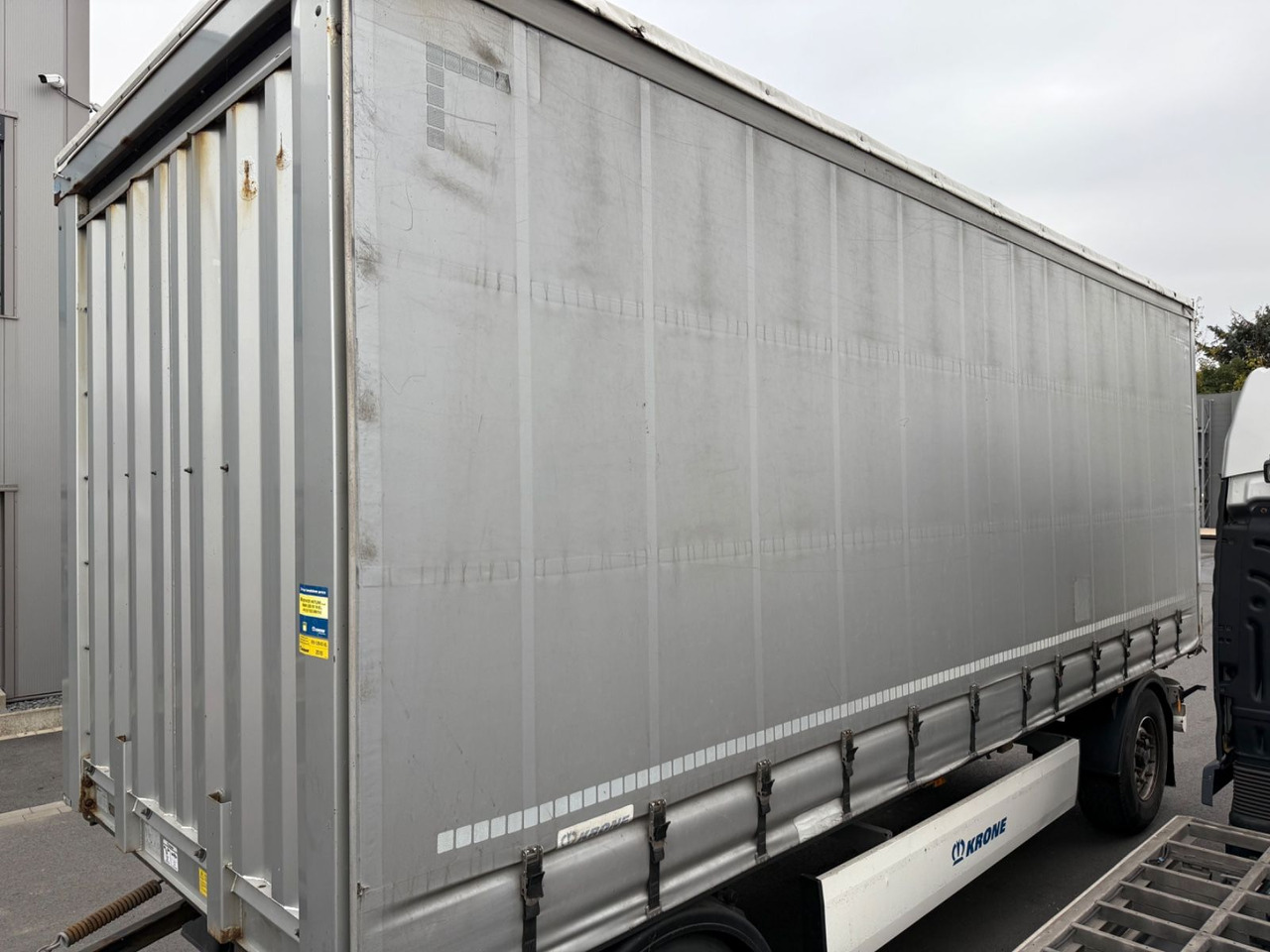 Krone AZ 18F DB06CLNF Curtainsider Pritsche/Plane - Тентованный прицеп: фото 4 Krone AZ 18F DB06CLNF Curtainsider Pritsche/Plane - Тентованный прицеп: фото 4