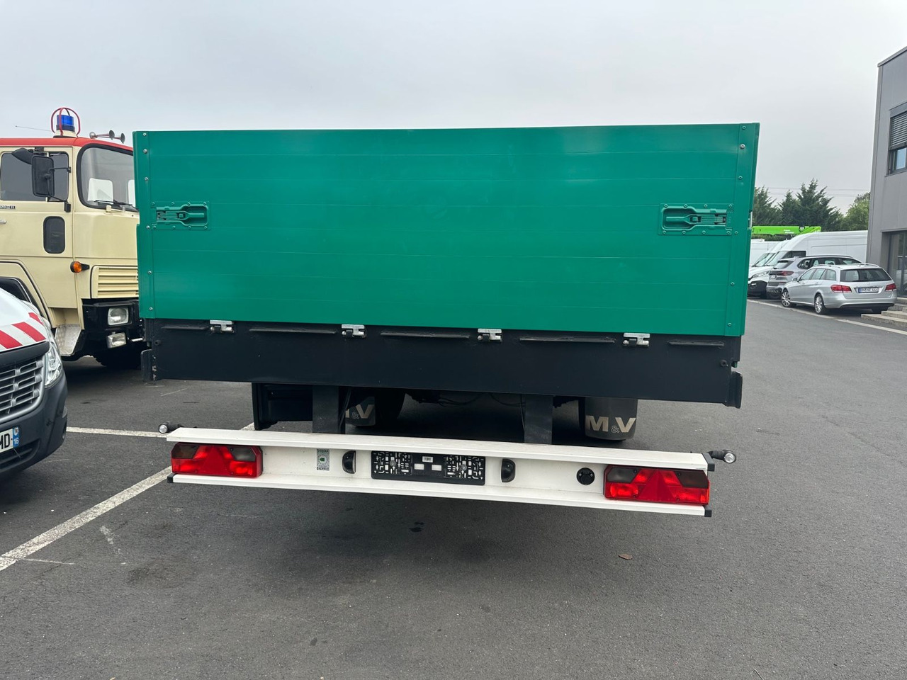 M&V Pritsche/ 12.7m / zwangsgelenkt - Полуприцеп бортовой/ Платформа: фото 4 M&V Pritsche/ 12.7m / zwangsgelenkt - Полуприцеп бортовой/ Платформа: фото 4