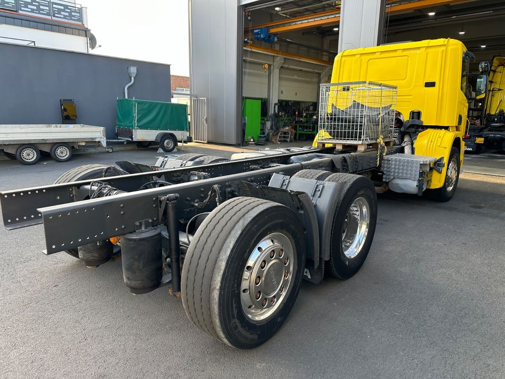 Scania P360/6x2*4MNA Chassis*gelenkte Nachl - Грузовик-шасси: фото 4 Scania P360/6x2*4MNA Chassis*gelenkte Nachl - Грузовик-шасси: фото 4
