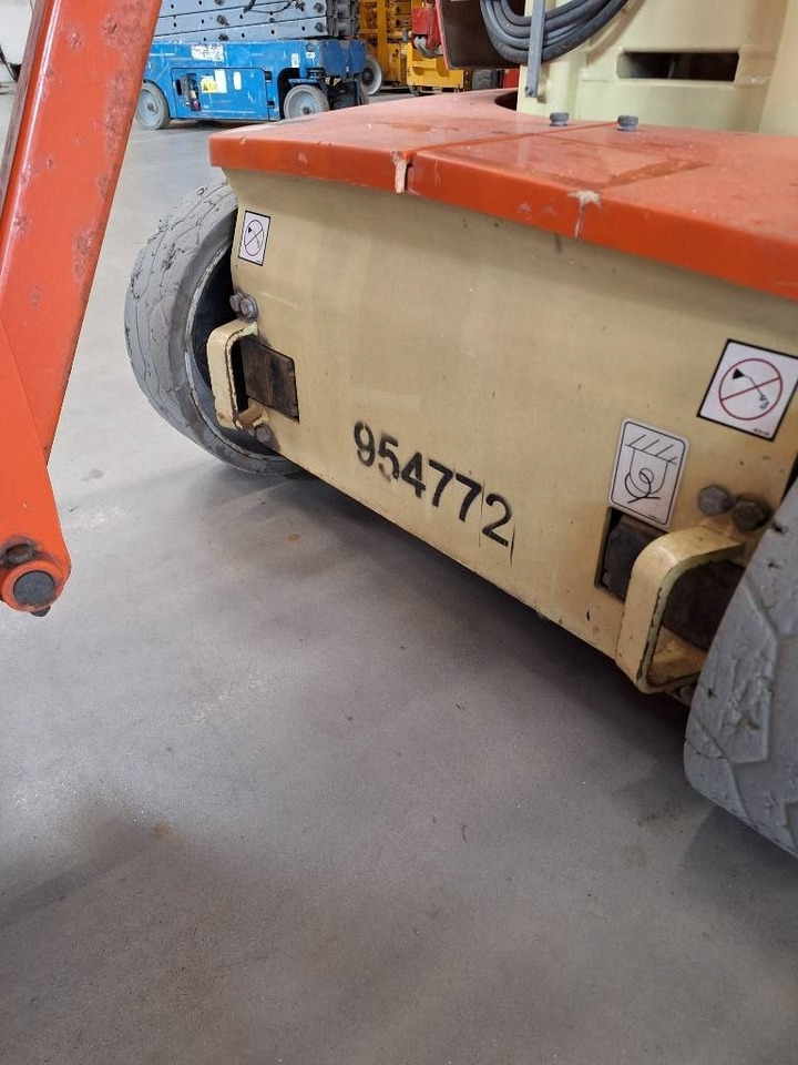JLG Toucan 10 E - Вертикальный мачтовый подъемник: фото 2 JLG Toucan 10 E - Вертикальный мачтовый подъемник: фото 2