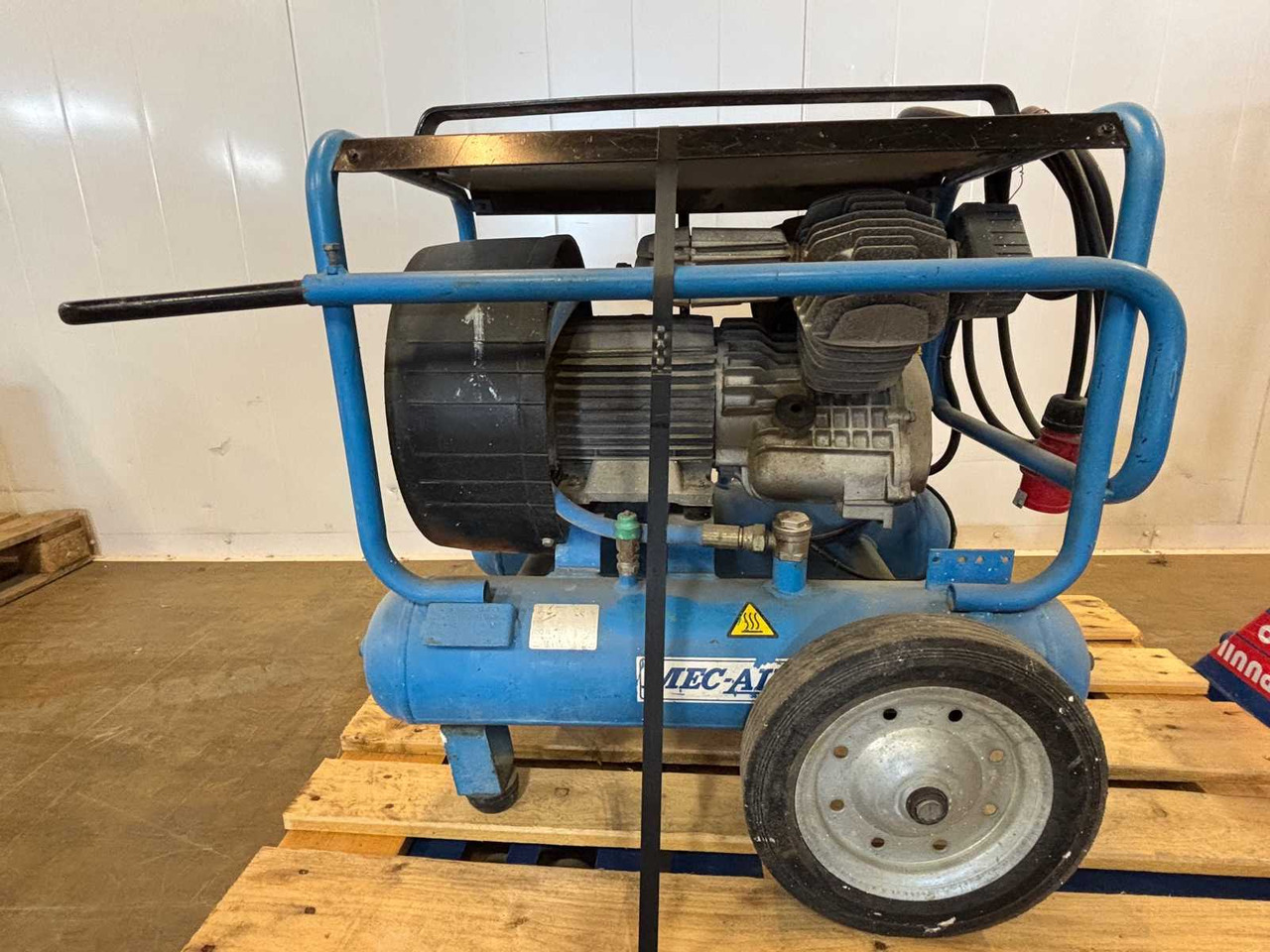 Compressor Mec-Air VKM592 3.0 kW - Воздушный компрессор: фото 3 Compressor Mec-Air VKM592 3.0 kW - Воздушный компрессор: фото 3