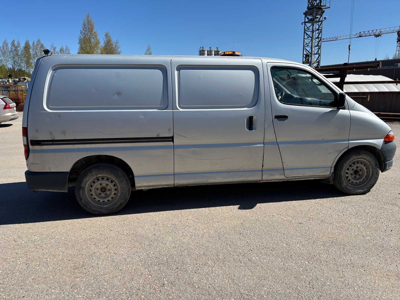 Цельнометаллический фургон Van Toyota Hiace 2.5TD: фото 6