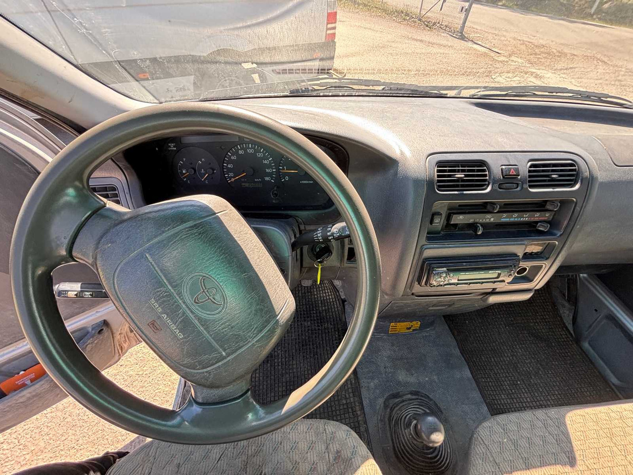 Цельнометаллический фургон Van Toyota Hiace 2.5TD: фото 18