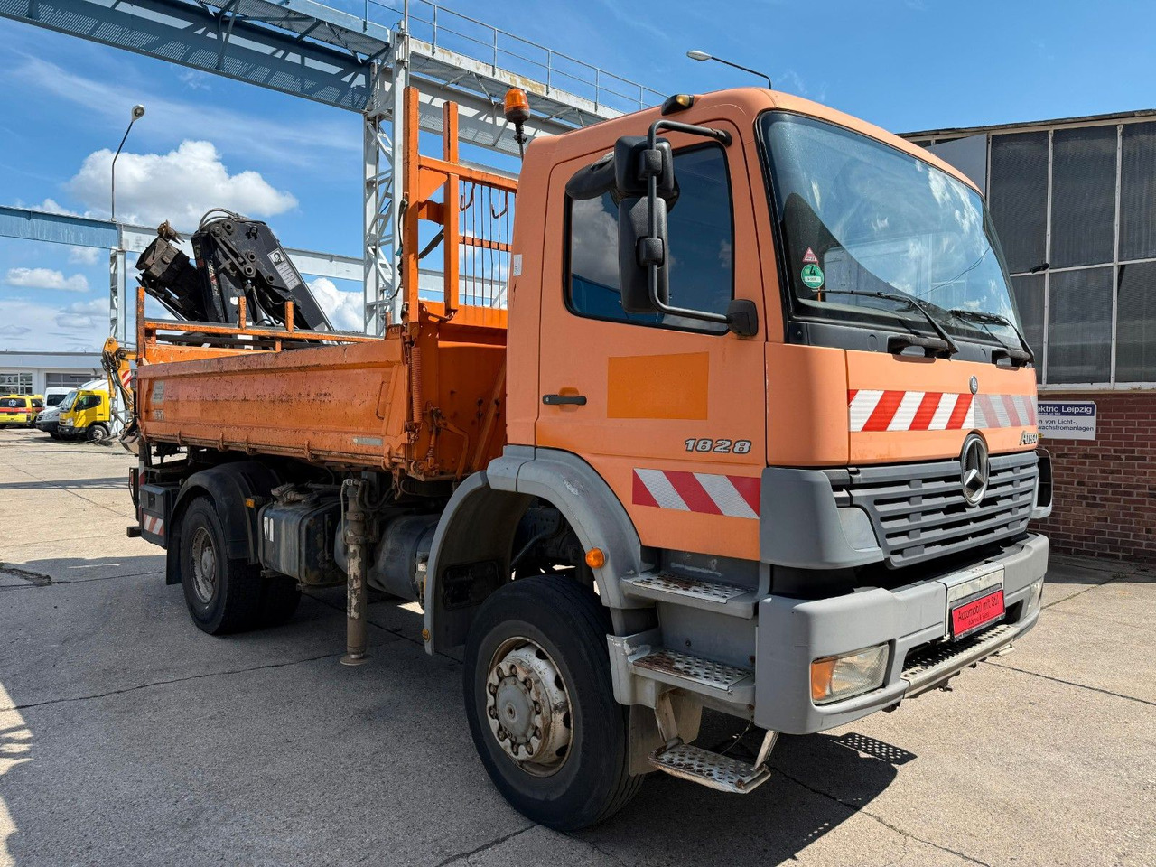 Mercedes-Benz ATEGO 1828 4X4 MEILER + HIAB KRAN 144 FS-3 - Самосвал, Автоманипулятор: фото 1 Mercedes-Benz ATEGO 1828 4X4 MEILER + HIAB KRAN 144 FS-3 - Самосвал, Автоманипулятор: фото 1