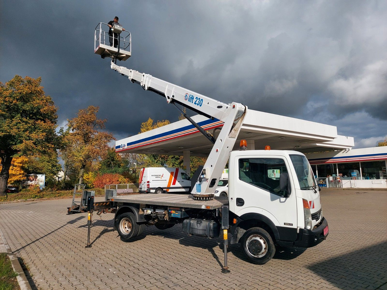 Nissan CABSTAR 35.11 HUBARBEITSBÜHNE LIFT 23 METER NEU - Грузовик с подъемником: фото 1 Nissan CABSTAR 35.11 HUBARBEITSBÜHNE LIFT 23 METER NEU - Грузовик с подъемником: фото 1
