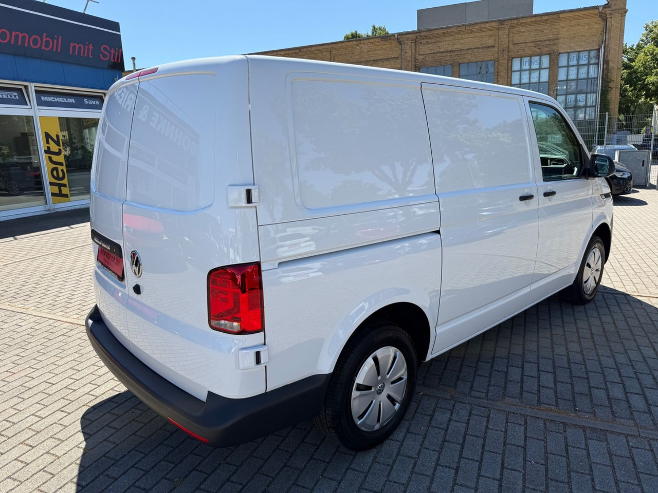 Volkswagen T6 Transporter KAMERA REGAL EINBAUTEN KLIMA - Пассажирский фургон: фото 4 Volkswagen T6 Transporter KAMERA REGAL EINBAUTEN KLIMA - Пассажирский фургон: фото 4