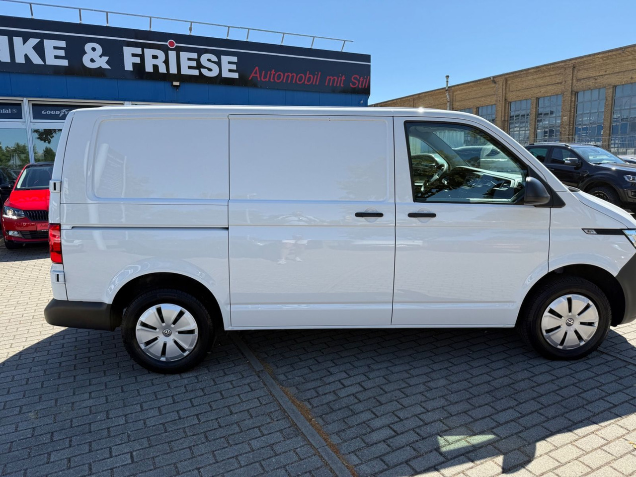Volkswagen T6 Transporter KAMERA REGAL EINBAUTEN KLIMA - Пассажирский фургон: фото 3 Volkswagen T6 Transporter KAMERA REGAL EINBAUTEN KLIMA - Пассажирский фургон: фото 3