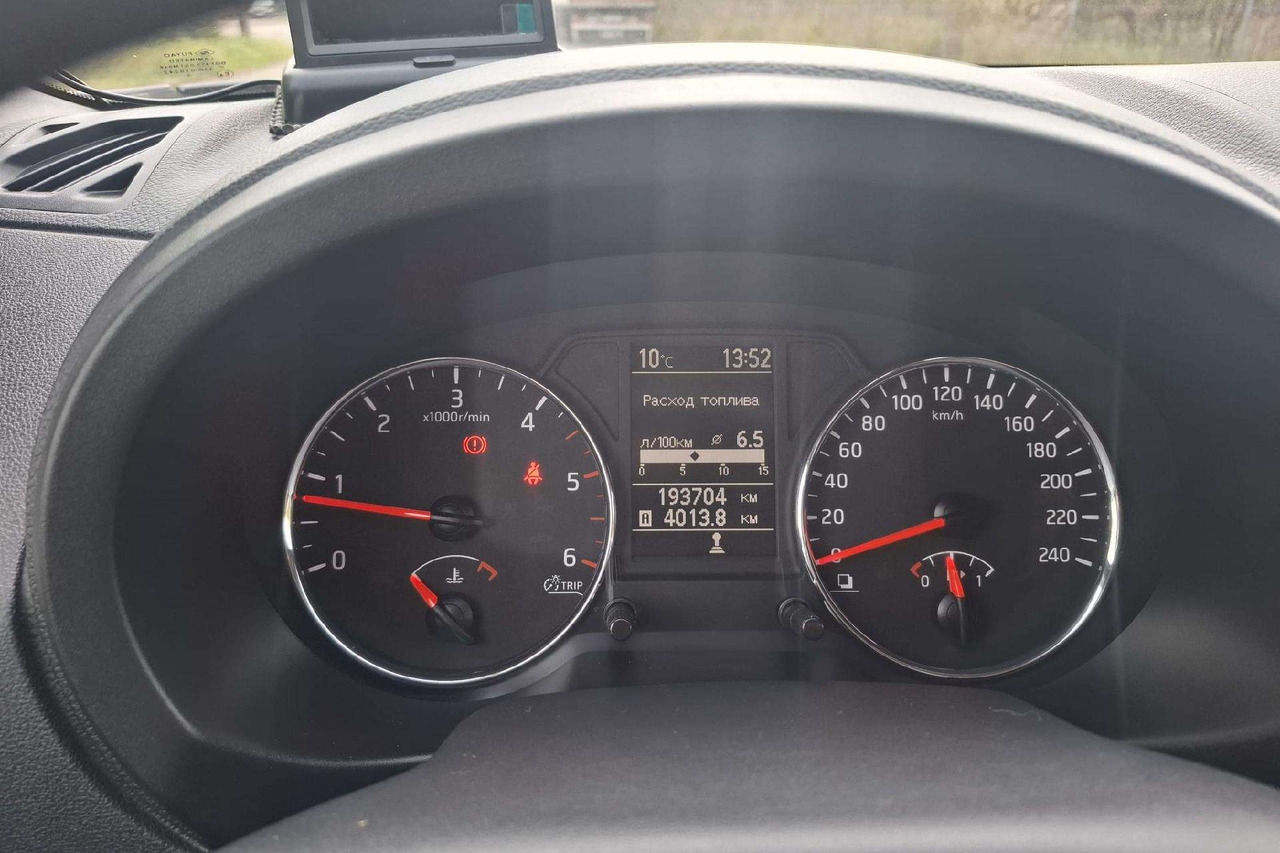 Внедорожник Nissan X-Trail: фото 9