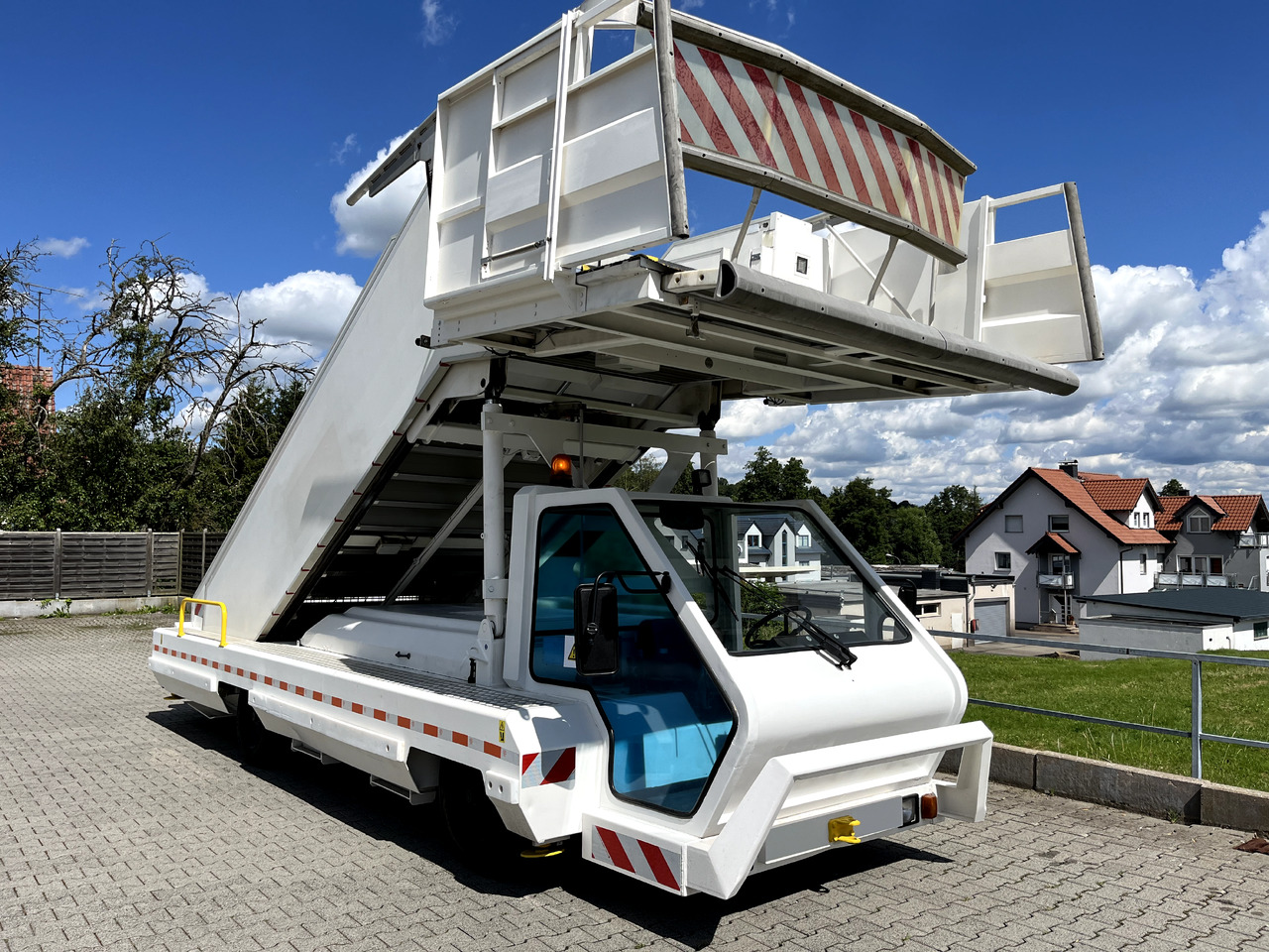 Пассажирский трап Sovam SPS 9.19 * Self-propelled Passenger Stairs: фото 1