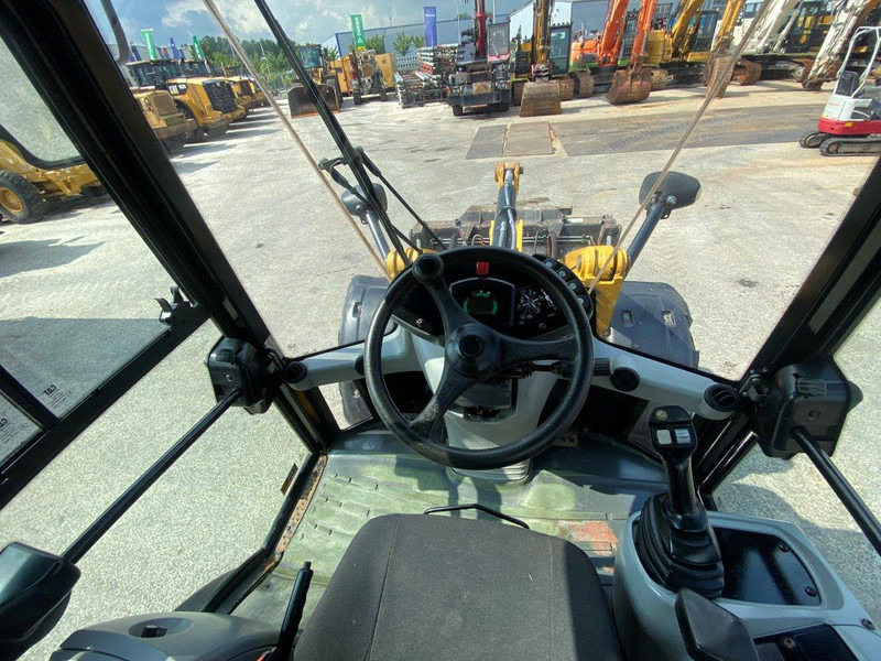 Caterpillar 908 H2 NVT - Колёсный погрузчик: фото 4 Caterpillar 908 H2 NVT - Колёсный погрузчик: фото 4