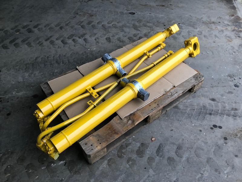 Komatsu D65-15 EX/PX Blade Lift Cylinder OEM 707-02-X0220 - Гидравлика: фото 3 Komatsu D65-15 EX/PX Blade Lift Cylinder OEM 707-02-X0220 - Гидравлика: фото 3