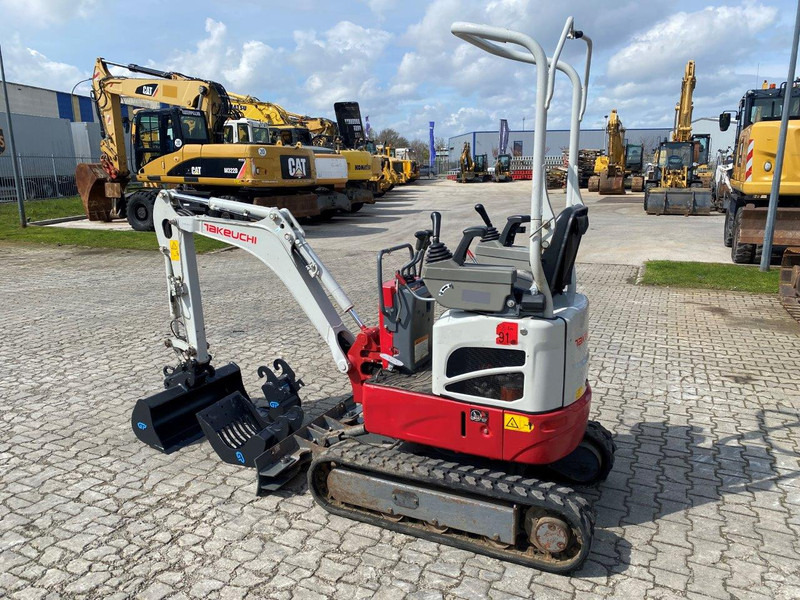 Takeuchi TB210R NVT - Мини-экскаватор: фото 1 Takeuchi TB210R NVT - Мини-экскаватор: фото 1