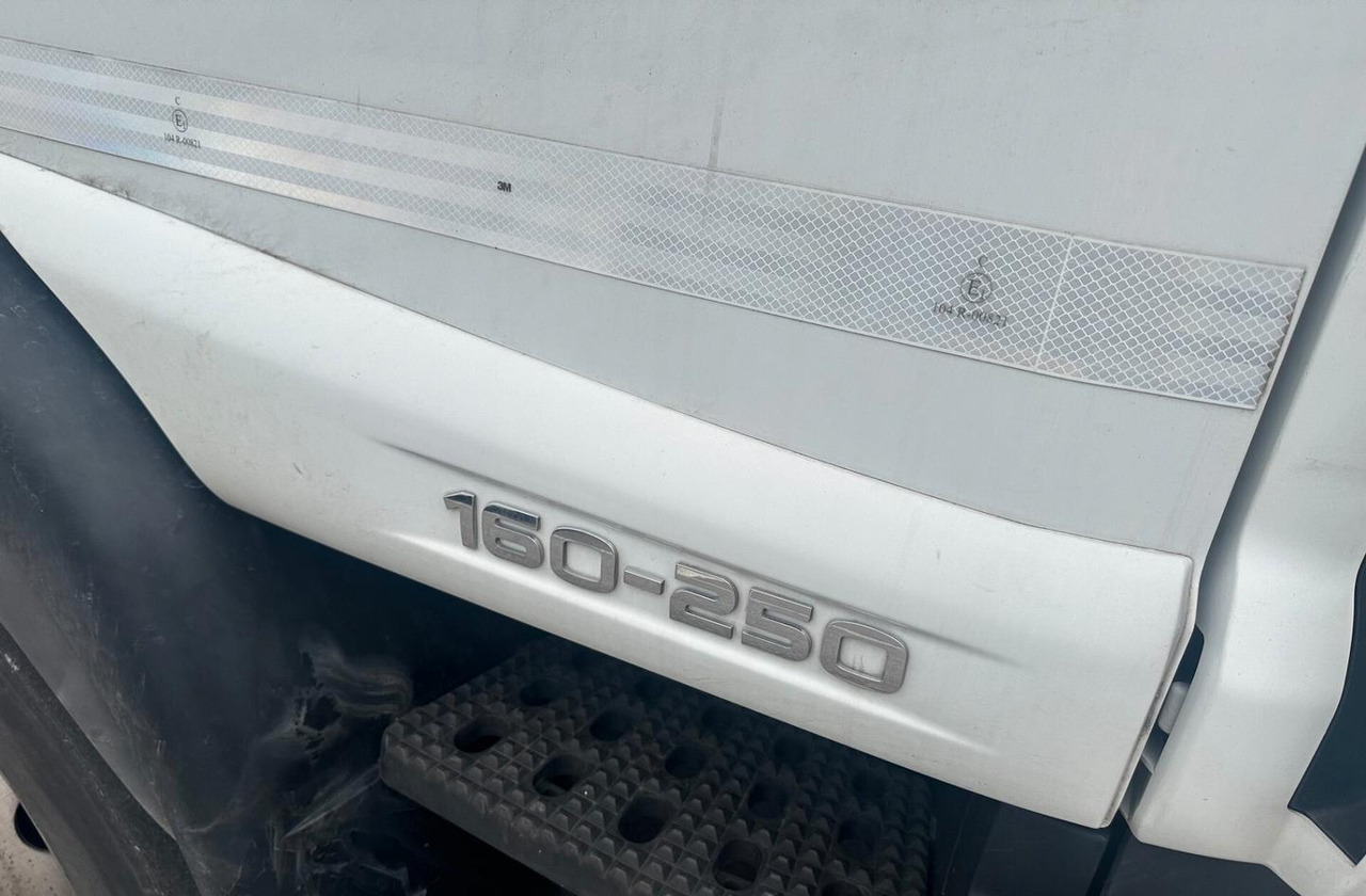 IVECO 160E25 FURGONE ISOTERMICO E GRUPPO FRIGO CON - Рефрижератор: фото 5 IVECO 160E25 FURGONE ISOTERMICO E GRUPPO FRIGO CON - Рефрижератор: фото 5