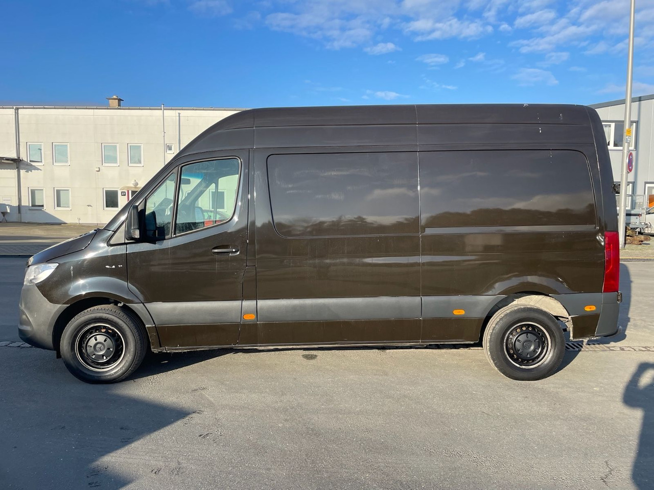 Mercedes-Benz eSprinter L2H2 Kastenwagen/UPS/47KW/AC/Kamera - Цельнометаллический фургон, Электрический фургон: фото 4 Mercedes-Benz eSprinter L2H2 Kastenwagen/UPS/47KW/AC/Kamera - Цельнометаллический фургон, Электрический фургон: фото 4