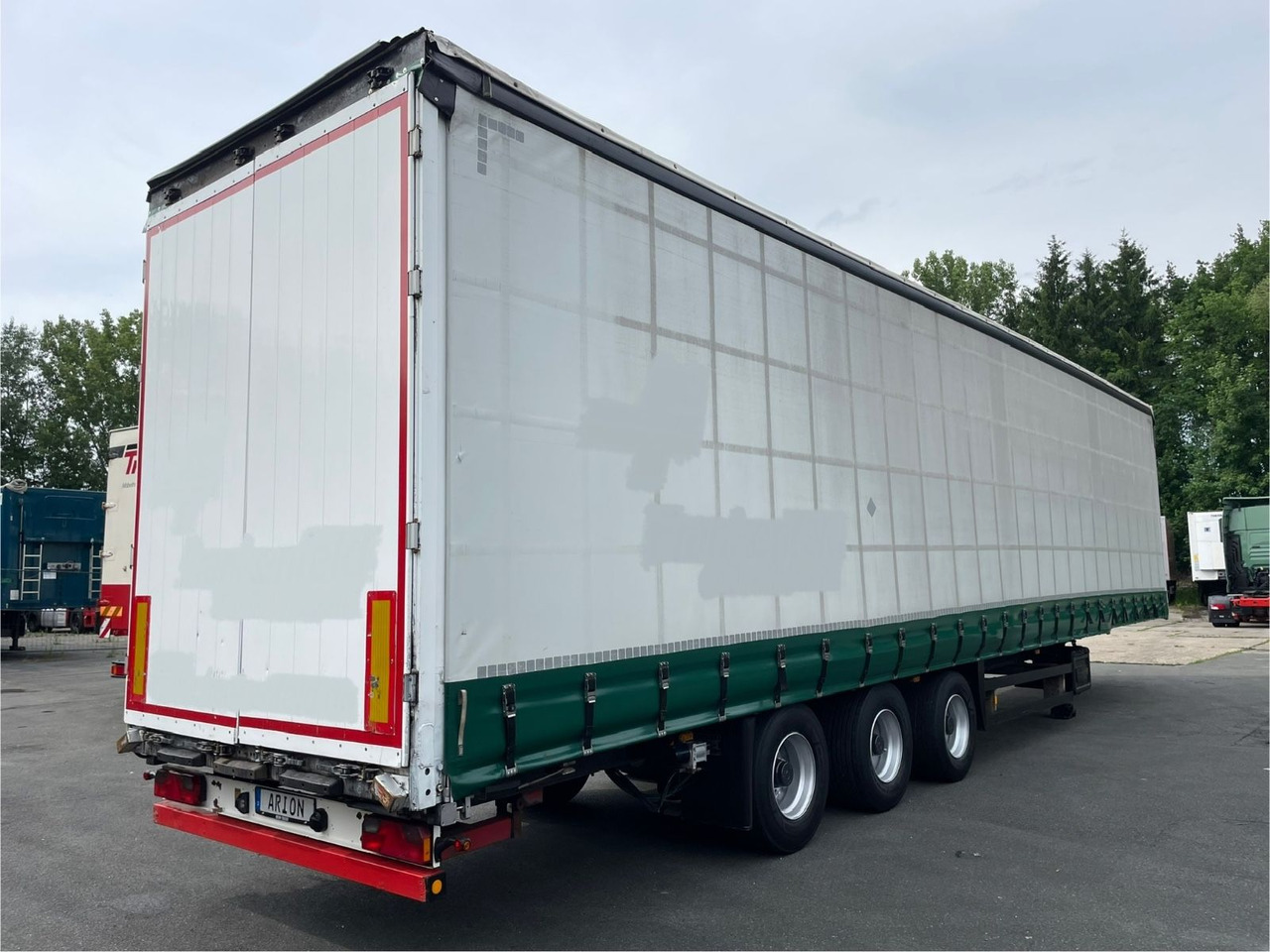 Schmitz Cargobull S01 3-Achs/Pritsche+Plane/13,5m/28050kg-Nutzlast - Тентованный полуприцеп: фото 5 Schmitz Cargobull S01 3-Achs/Pritsche+Plane/13,5m/28050kg-Nutzlast - Тентованный полуприцеп: фото 5