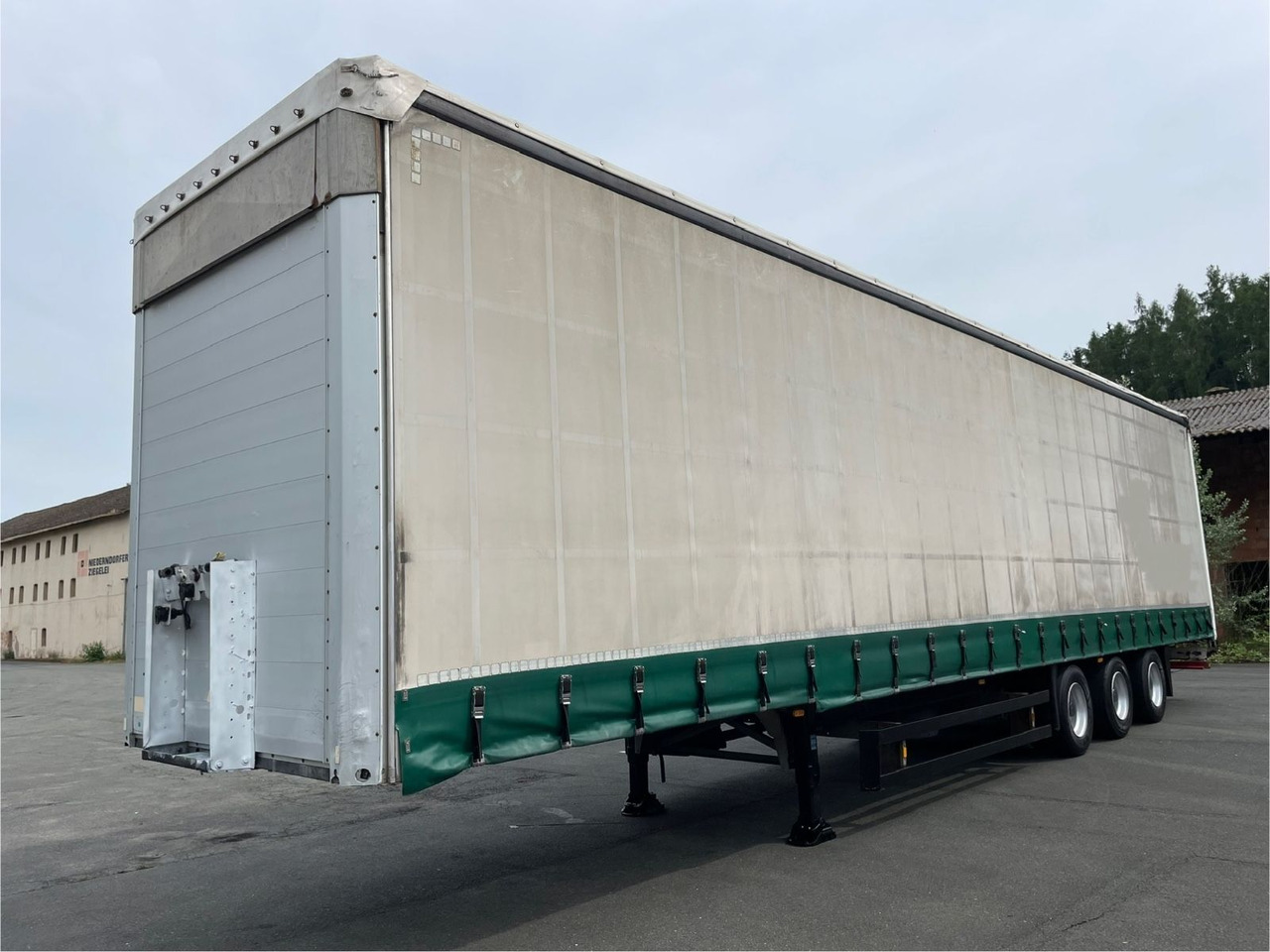 Schmitz Cargobull S01 3-Achs/Pritsche+Plane/13,5m/28050kg-Nutzlast - Тентованный полуприцеп: фото 3 Schmitz Cargobull S01 3-Achs/Pritsche+Plane/13,5m/28050kg-Nutzlast - Тентованный полуприцеп: фото 3