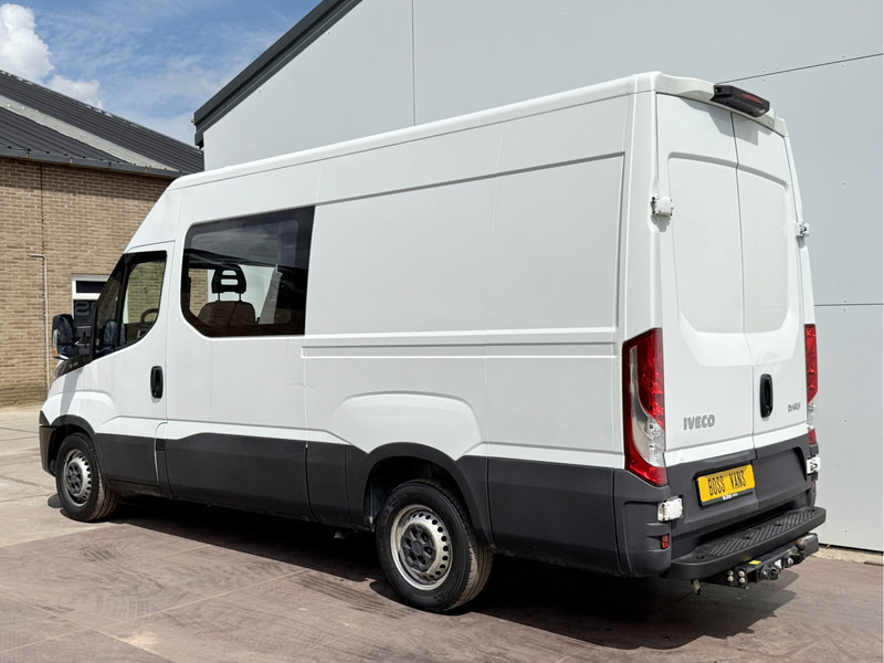 Iveco Daily 35S14 2.3 L2H2 Dubbele Cabine 7 Stoelen Airco Cruise Control Trekhaak 3.5t Lucht geveerde stoel - Цельнометаллический фургон, Грузопассажирский фургон: фото 2 Iveco Daily 35S14 2.3 L2H2 Dubbele Cabine 7 Stoelen Airco Cruise Control Trekhaak 3.5t Lucht geveerde stoel - Цельнометаллический фургон, Грузопассажирский фургон: фото 2