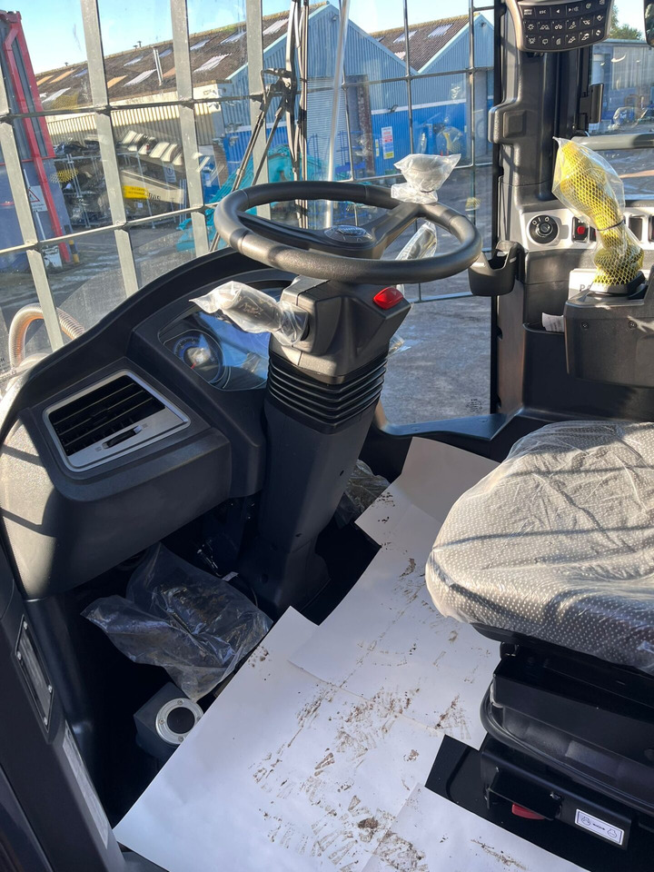 Колёсный погрузчик Hyundai HL960AHDXT: фото 12