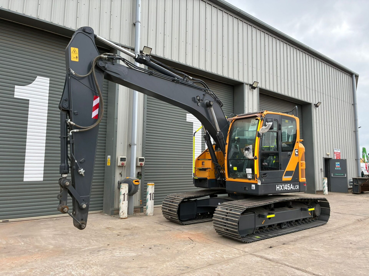 Hyundai HX145ALCR - Гусеничный экскаватор: фото 1 Hyundai HX145ALCR - Гусеничный экскаватор: фото 1