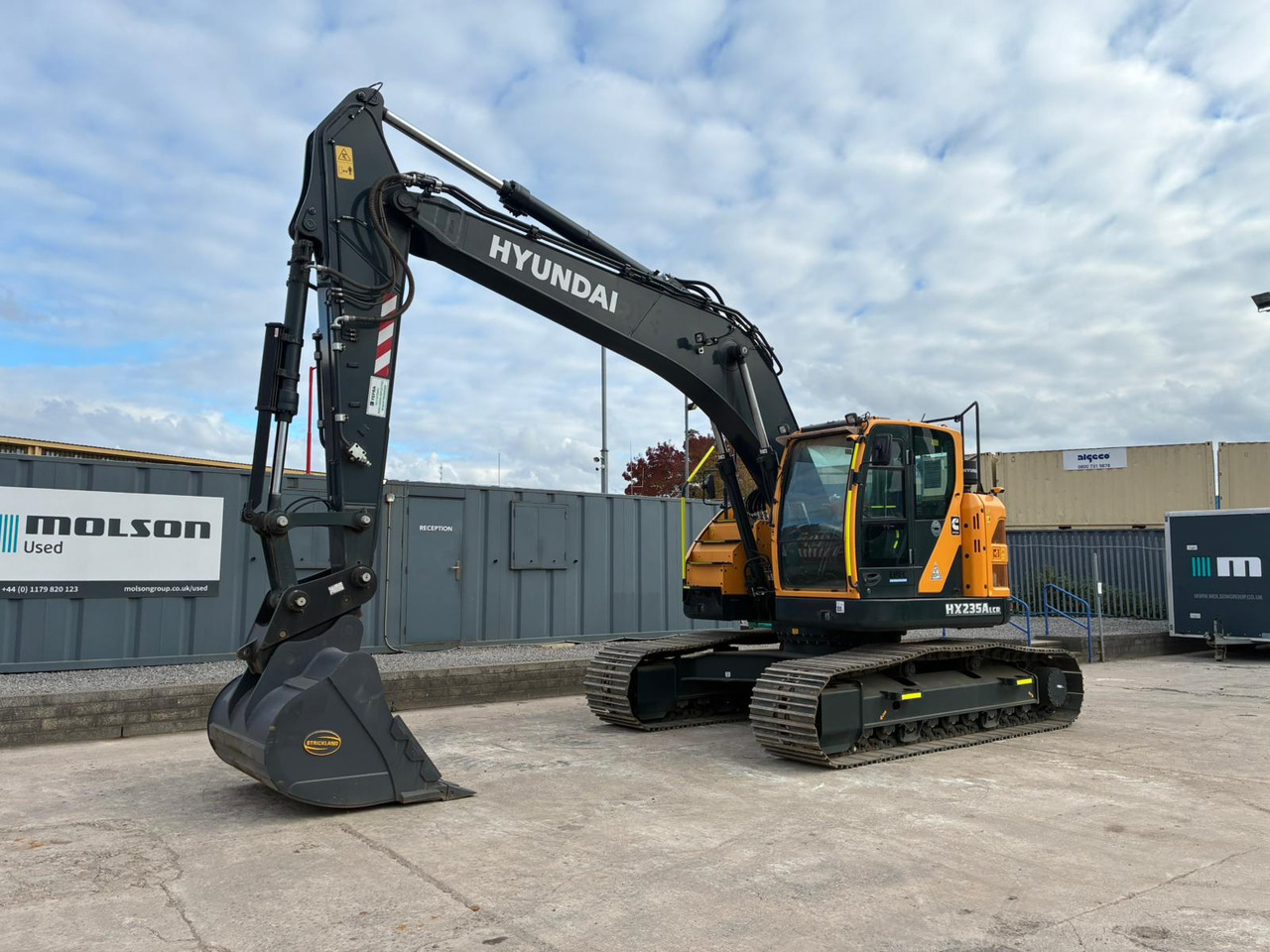 Hyundai HX235ALCR - Гусеничный экскаватор: фото 1 Hyundai HX235ALCR - Гусеничный экскаватор: фото 1