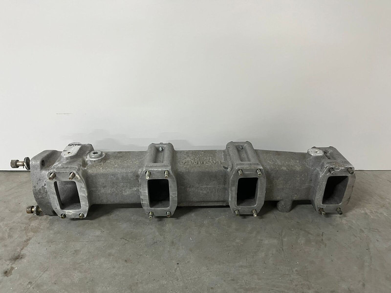 Liebherr A974 / P974 / R942 / R944 / R954 / R964 / R974 / R974B - A 974 / P 974 / R 942 / R 944 / R 954 / R 964 / R 974 / R 974B - Впускная труба: фото 4 Liebherr A974 / P974 / R942 / R944 / R954 / R964 / R974 / R974B - A 974 / P 974 / R 942 / R 944 / R 954 / R 964 / R 974 / R 974B - Впускная труба: фото 4