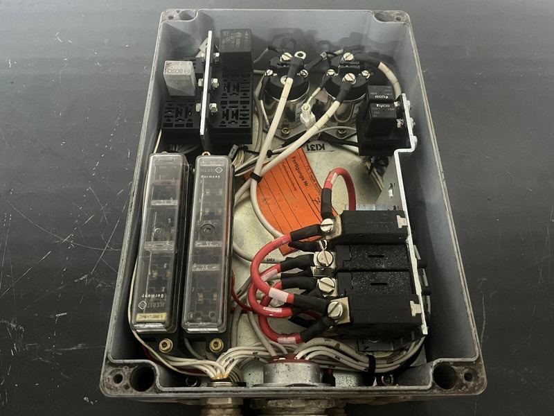 Liebherr  - Электрическая система: фото 2 Liebherr  - Электрическая система: фото 2