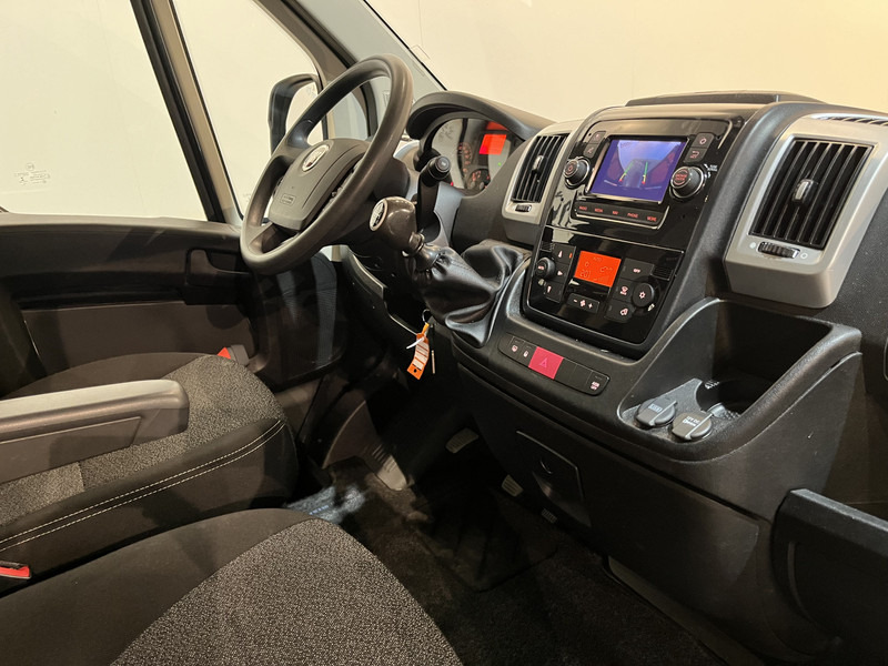 Fiat Ducato 2.3 MultiJet L2H2 120 PK / Euro 6 / Airco / Camera / Cruise Control / Trekhaak / Navigatie / 3-Zits / 72.600 KM !! - Легковой фургон: фото 3 Fiat Ducato 2.3 MultiJet L2H2 120 PK / Euro 6 / Airco / Camera / Cruise Control / Trekhaak / Navigatie / 3-Zits / 72.600 KM !! - Легковой фургон: фото 3