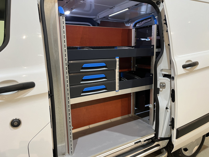 Легковой фургон Ford Transit Custom 340 2.0 TDCI L1H1 Trend 130 PK Servicebus / Sortimo Inrichting / Euro 6 / Schuifdeur L + R / 220V. / Airco / Cruise Control / PDC / CarPlay / Trekhaak / Navigatie / 79.500 KM !!: фото 16