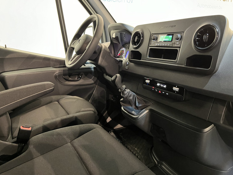 Mercedes-Benz Sprinter 315 CDI L2 RWD DC Dubbel Cabine Open Laadbak / Euro 6 / Trekhaak 3500 KG / Airco / DC 7 Pers. 650 KM !! / BPM VRIJ !! - Малотоннажный бортовой грузовик, Грузопассажирский фургон: фото 3 Mercedes-Benz Sprinter 315 CDI L2 RWD DC Dubbel Cabine Open Laadbak / Euro 6 / Trekhaak 3500 KG / Airco / DC 7 Pers. 650 KM !! / BPM VRIJ !! - Малотоннажный бортовой грузовик, Грузопассажирский фургон: фото 3