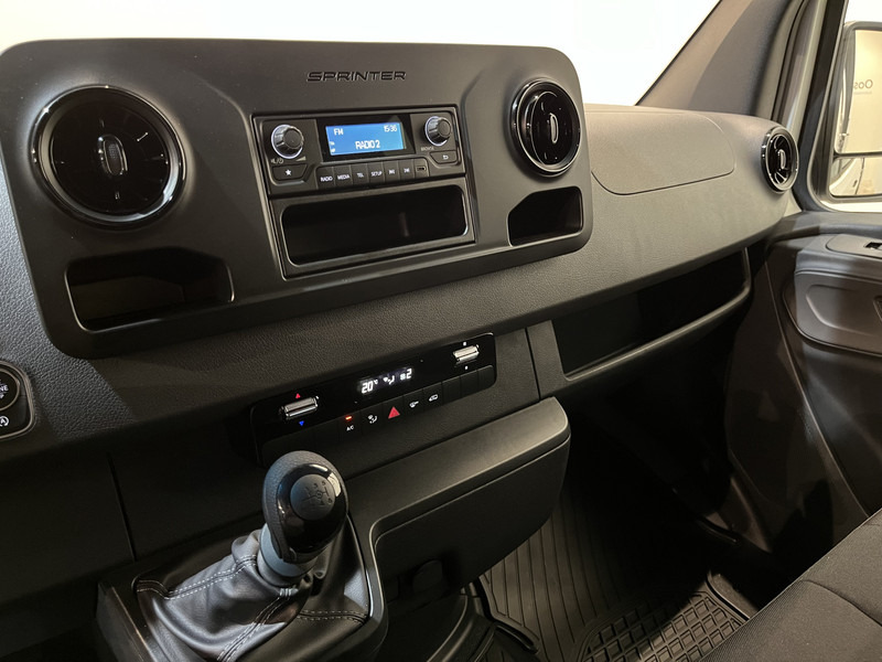 Малотоннажный бортовой грузовик, Грузопассажирский фургон Mercedes-Benz Sprinter 315 CDI L2 RWD DC Dubbel Cabine Open Laadbak / Euro 6 / Trekhaak 3500 KG / Airco / DC 7 Pers. 650 KM !! / BPM VRIJ !!: фото 5