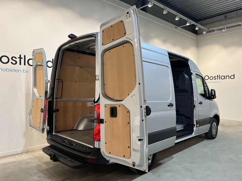 Mercedes-Benz Sprinter 315 CDI L2H2 RWD Automaat / Euro 6 / CarPlay / Airco / Camera / Trekhaak / Navigatie / 3-Zits / 21.000 KM !! / BPM VRIJ !! - Цельнометаллический фургон: фото 2 Mercedes-Benz Sprinter 315 CDI L2H2 RWD Automaat / Euro 6 / CarPlay / Airco / Camera / Trekhaak / Navigatie / 3-Zits / 21.000 KM !! / BPM VRIJ !! - Цельнометаллический фургон: фото 2