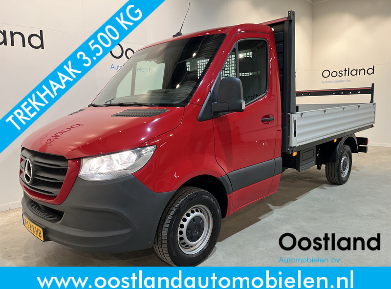 Mercedes-Benz Sprinter 317 CDI L2 RWD Automaat Open Laadbak / Euro 6 / Trekhaak 3500 KG / Airco / Cruise Control / CarPlay / Navigatie / 64.150 KM !! / BPM VRIJ !! - Малотоннажный бортовой грузовик: фото 1 Mercedes-Benz Sprinter 317 CDI L2 RWD Automaat Open Laadbak / Euro 6 / Trekhaak 3500 KG / Airco / Cruise Control / CarPlay / Navigatie / 64.150 KM !! / BPM VRIJ !! - Малотоннажный бортовой грузовик: фото 1