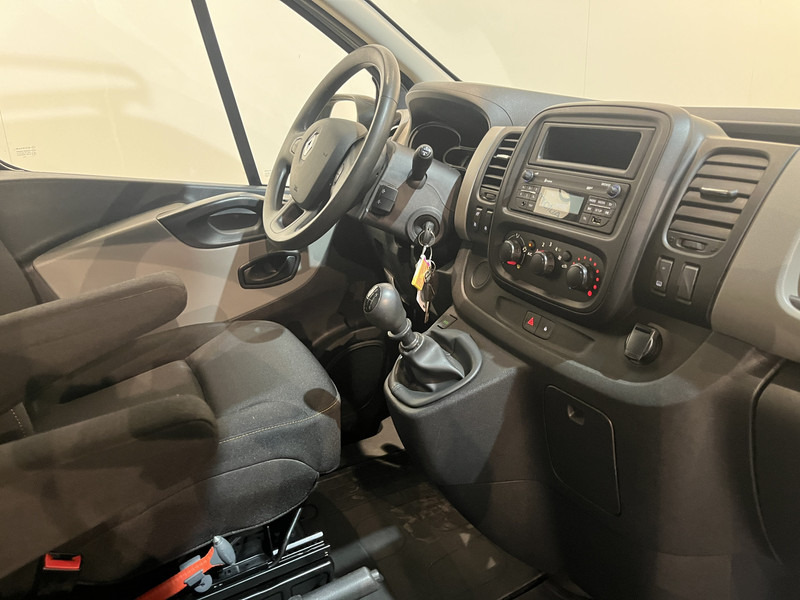 Renault Trafic 1.6 dCi L2H2 125 PK Servicebus / Inrichting / Euro 6 / 2X Schuifdeur / Airco / Cruise Control / PDC / Trekhaak / Imperiaal / 96.200 KM !! - Легковой фургон: фото 3 Renault Trafic 1.6 dCi L2H2 125 PK Servicebus / Inrichting / Euro 6 / 2X Schuifdeur / Airco / Cruise Control / PDC / Trekhaak / Imperiaal / 96.200 KM !! - Легковой фургон: фото 3