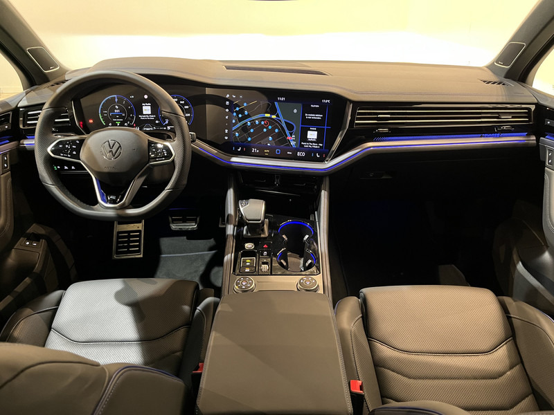 Volkswagen Touareg R 3.0 TSi 462 PK eHybrid 4MOTION Full Options / Luchtvering / IQ Matrix / 360 Camera / Panoramadak / Head-Up / Leder / Stoelventilatie / Stoelverwarming - Внедорожник: фото 2 Volkswagen Touareg R 3.0 TSi 462 PK eHybrid 4MOTION Full Options / Luchtvering / IQ Matrix / 360 Camera / Panoramadak / Head-Up / Leder / Stoelventilatie / Stoelverwarming - Внедорожник: фото 2