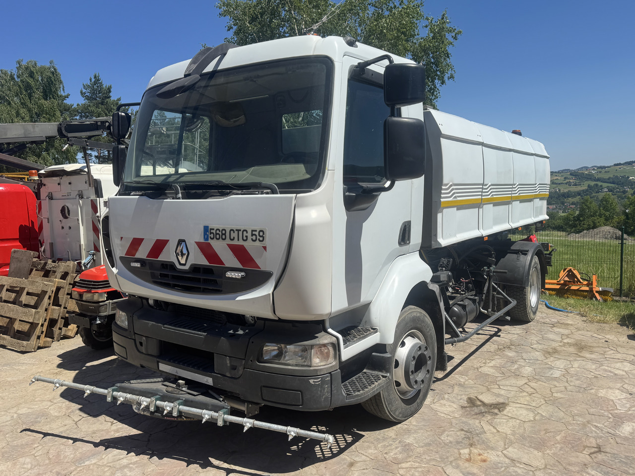 Renault Midlum water truck laveuse sprinkler - Подметально-уборочная машина: фото 1 Renault Midlum water truck laveuse sprinkler - Подметально-уборочная машина: фото 1