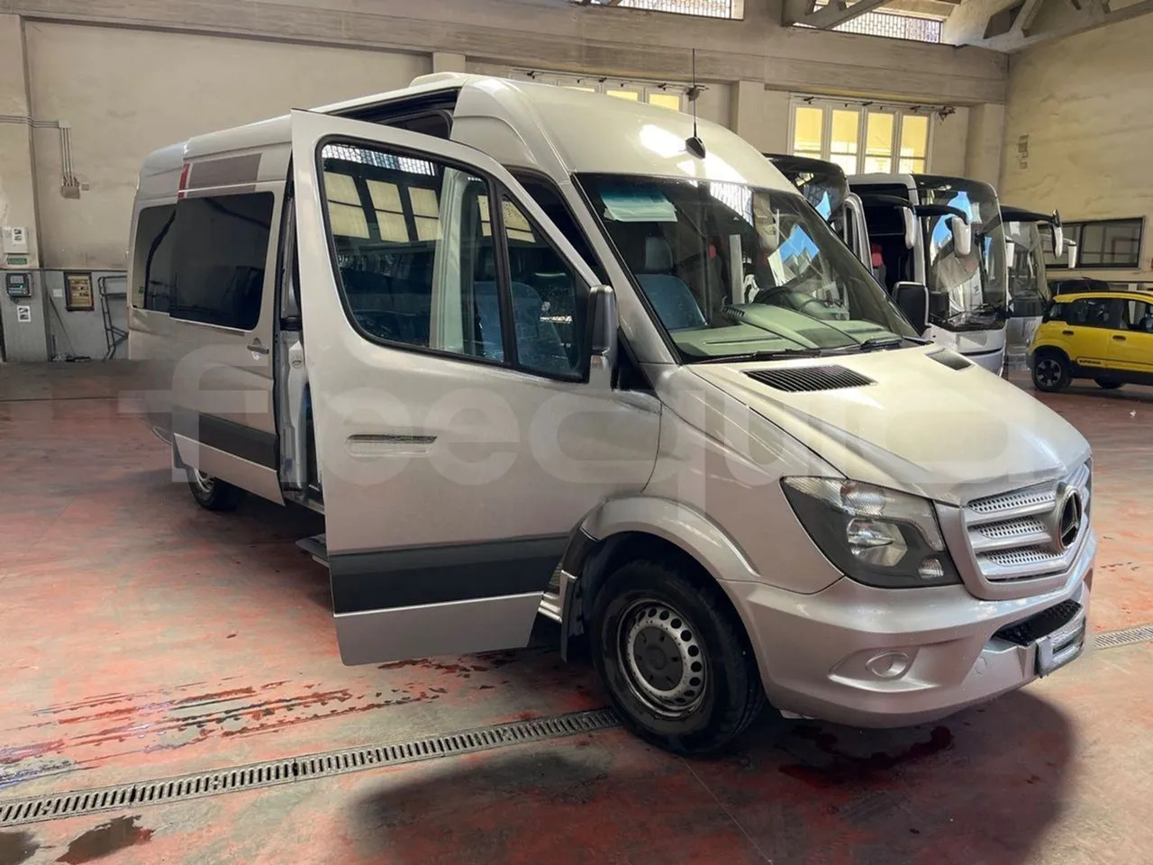 Микроавтобус, Пассажирский фургон Mercedes-Benz Sprinter: фото 11