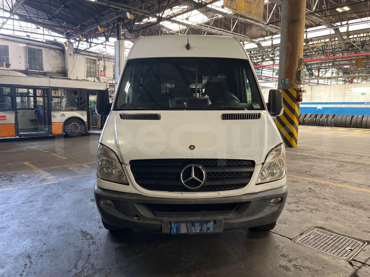 Mercedes-Benz Sprinter - Микроавтобус, Пассажирский фургон: фото 2 Mercedes-Benz Sprinter - Микроавтобус, Пассажирский фургон: фото 2
