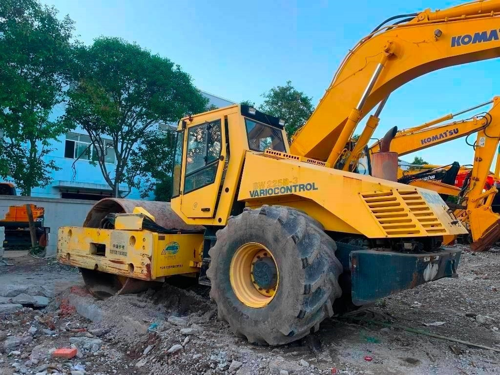 Bomag BW 225 D-3  - Дорожный каток: фото 1 Bomag BW 225 D-3  - Дорожный каток: фото 1