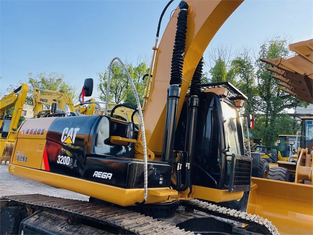 CAT 320d2l - Гусеничный экскаватор: фото 1 CAT 320d2l - Гусеничный экскаватор: фото 1